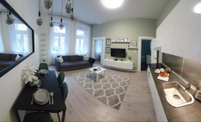 CS14 Gold Apartment